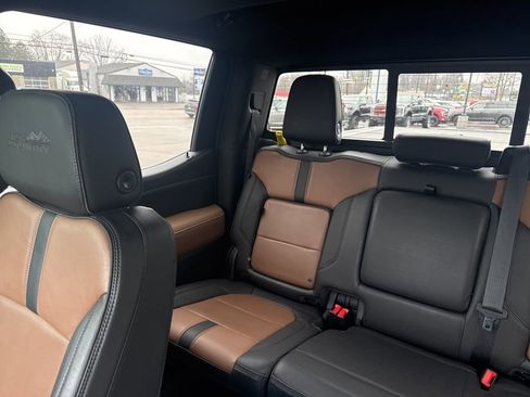 Used 2021 Chevrolet Silverado 1500 High Country w/ Technology Package image 16