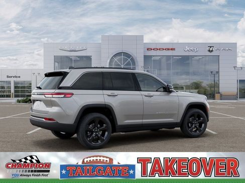 New 2026 Jeep Grand Cherokee Limited w/ Limited Altitude Package AWD/4WD image 4