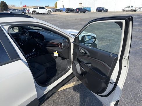 New 2026 Chevrolet Trax RS w/ Sunroof Package image 29