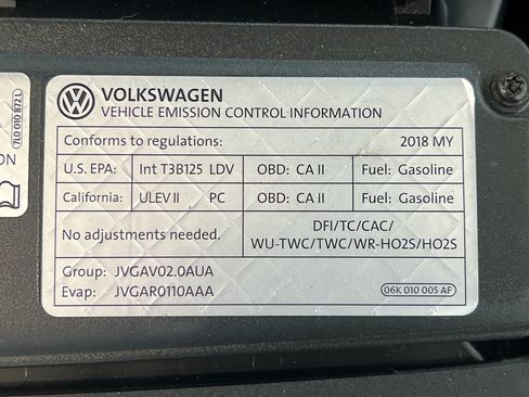 Used 2018 Volkswagen Golf R 4-Door AWD/4WD image 23