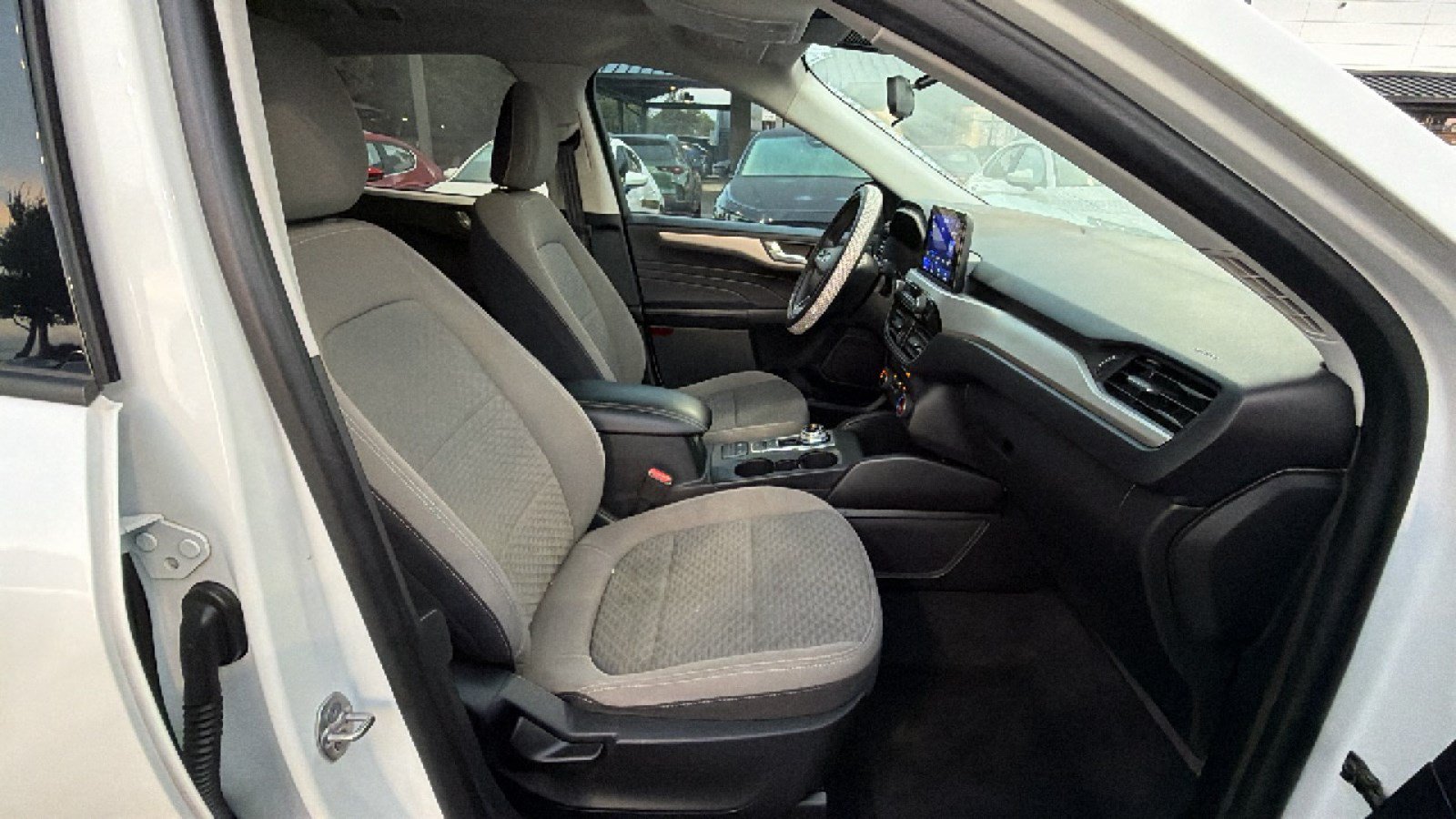 Used 2021 Ford Escape SE w/ SE Sport Appearance Package FWD image 29