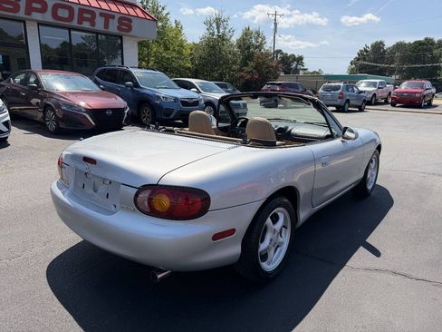 Used 1999 MAZDA MX-5 Miata RWD image 17