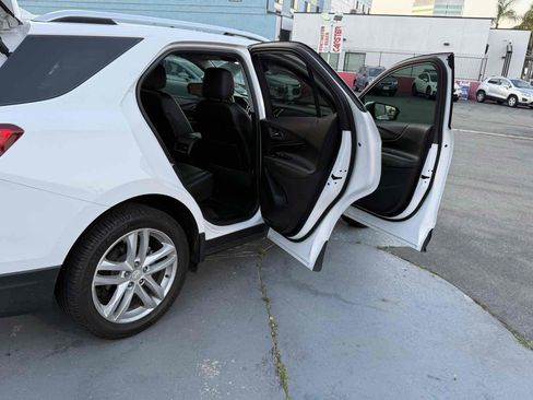 Used 2018 Chevrolet Equinox Premier FWD image 30