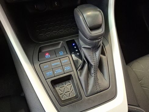 Certified 2022 Toyota RAV4 XLE image 15