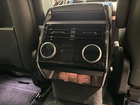 Used 2024 Land Rover Range Rover Sport Dynamic SE image 37