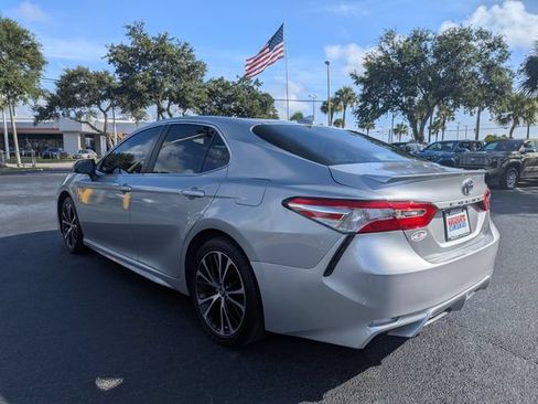 Used 2020 Toyota Camry SE FWD image 6