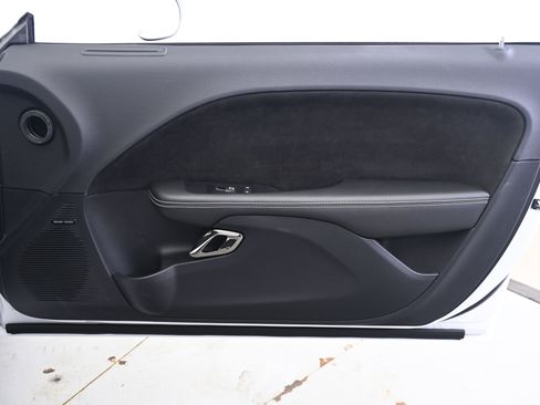 Used 2015 Dodge Challenger SRT Hellcat image 16