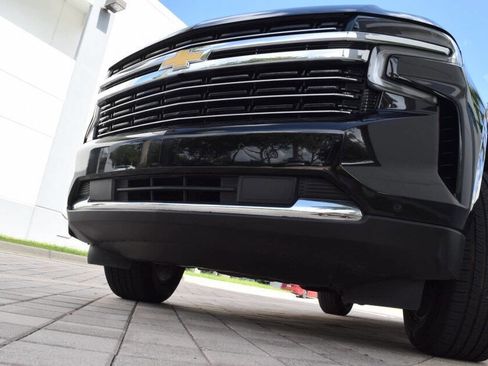 Used 2022 Chevrolet Suburban LT RWD image 12