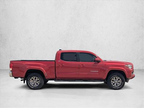 Used 2017 Toyota Tacoma SR5 w/ Tow Package image 4
