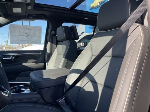 New 2026 Chevrolet Suburban Premier image 17