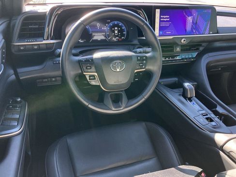 Used 2023 Toyota Crown image 14