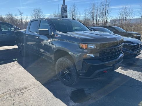Used 2022 Chevrolet Silverado 1500 Custom Trail Boss w/ LPO, Dark Essentials Package image 2