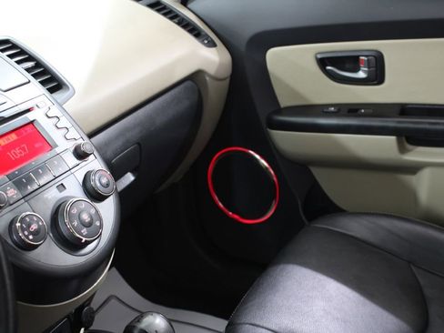 Used 2011 Kia Soul ! image 23