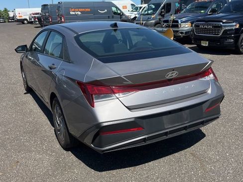 Used 2024 Hyundai Elantra SEL FWD image 12