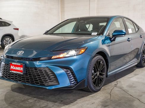 New 2026 Toyota Camry SE FWD image 3