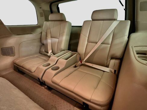 Used 2007 GMC Yukon SLT w/ SLT Preferred Equipment Group AWD/4WD image 28