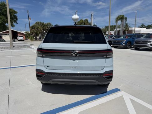 New 2026 Volkswagen Taos SE FWD image 4
