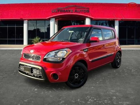 Used 2013 Kia Soul FWD image 2