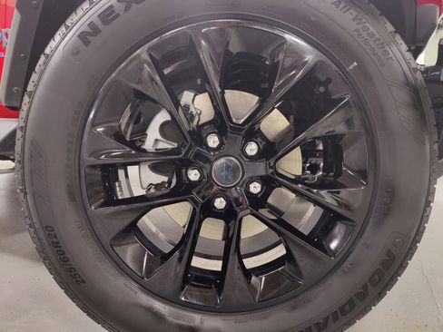 Used 2025 Jeep Wrangler Unlimited Sahara image 6