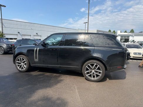 Certified 2025 Land Rover Range Rover Long Wheelbase SE AWD/4WD image 5