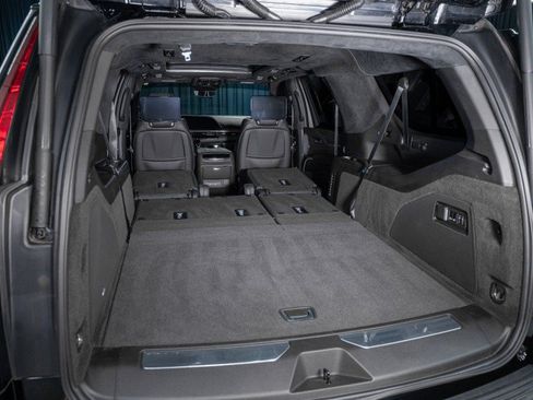 Used 2023 Cadillac Escalade ESV V w/ Heavy-Duty Trailer Package AWD/4WD image 9