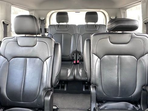 Used 2021 Jeep Grand Cherokee L Limited w/ Luxury Tech Group II image 20