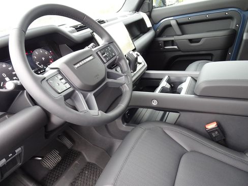 New 2026 Land Rover Defender 110 X-Dynamic SE AWD/4WD image 18