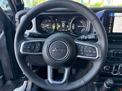 Used 2025 Jeep Wrangler Unlimited Sahara image 17