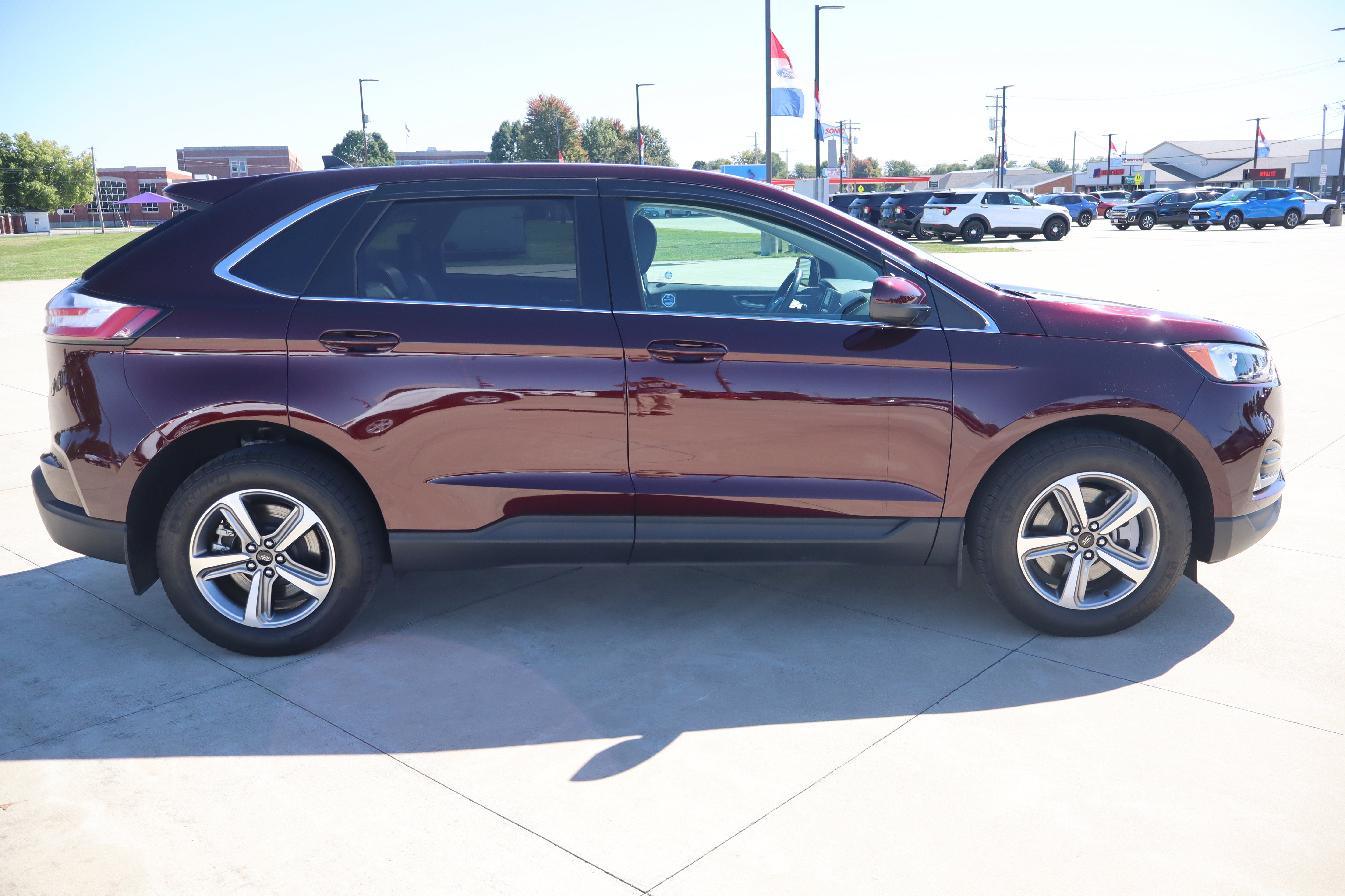 Used 2024 Ford Edge SEL w/ Convenience Package AWD/4WD image 4
