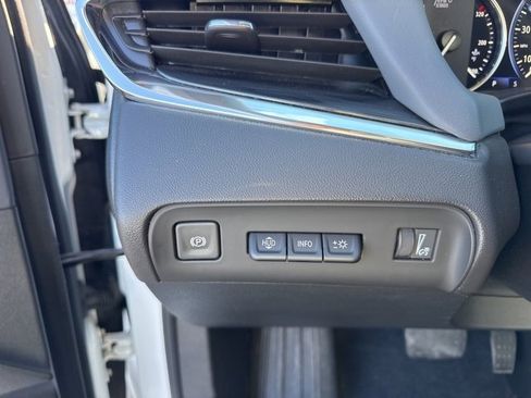 Used 2024 Buick Enclave Premium image 16