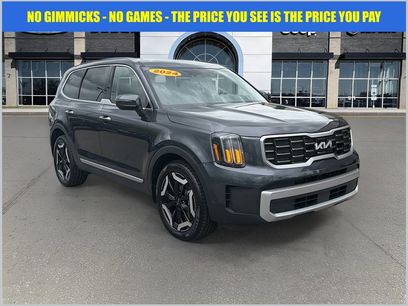 Used 2024 Kia Telluride S w/ S Sunroof Package
