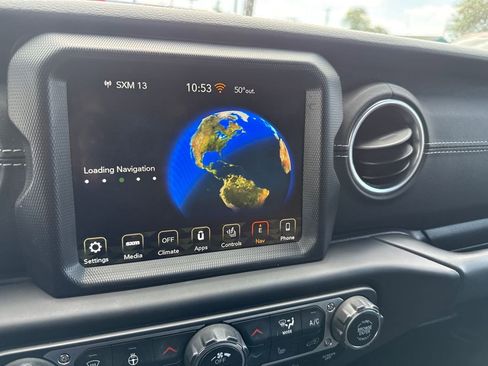 Used 2018 Jeep Wrangler Unlimited Sahara w/ Dual Top Group AWD/4WD image 14