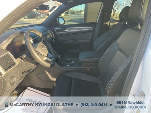 Used 2022 Volkswagen Atlas Cross Sport SE image 4