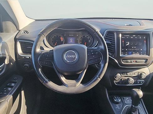 Used 2019 Jeep Cherokee Trailhawk w/ Cold Weather Group image 10