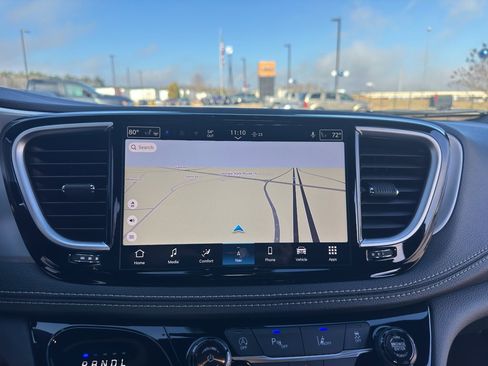 New 2026 Chrysler Pacifica Limited image 18