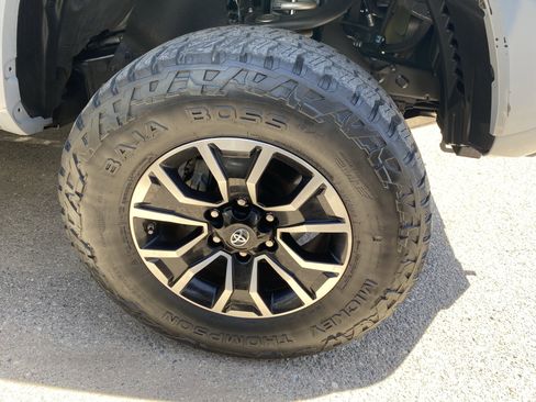Used 2021 Toyota Tacoma TRD Sport w/ Technology Package RWD image 7