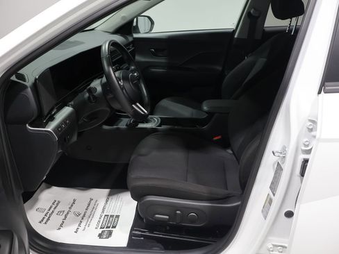 Used 2025 Hyundai Kona SEL FWD image 9