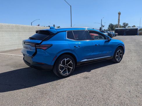 Used 2025 Chevrolet Equinox EV LT w/ Convenience Package image 4