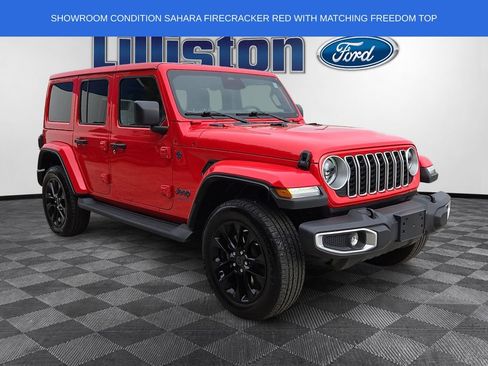 Used 2025 Jeep Wrangler Unlimited Sahara AWD/4WD image 3