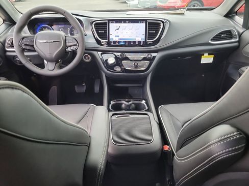 New 2026 Chrysler Pacifica Limited w/ S Appearance Package FWD image 30