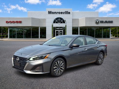Used 2025 Nissan Altima 2.5 SV FWD image 1