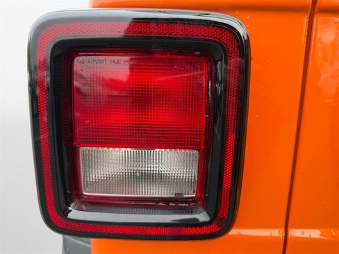 Used 2025 Jeep Wrangler Sport image 21