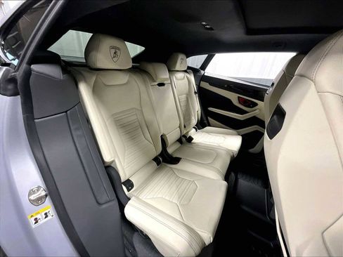 Used 2025 Lamborghini Urus SE image 32