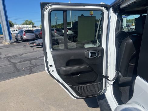 Used 2023 Jeep Wrangler Unlimited Sahara w/ Cold Weather Group image 26