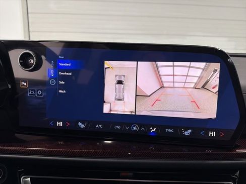 New 2026 Chevrolet Traverse Z71 w/ Enhanced Driving Package AWD/4WD image 17