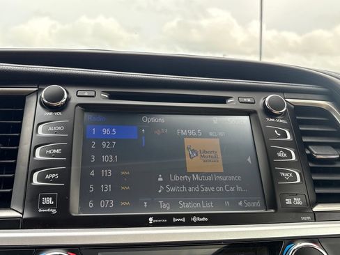 Used 2019 Toyota Highlander Limited FWD image 24