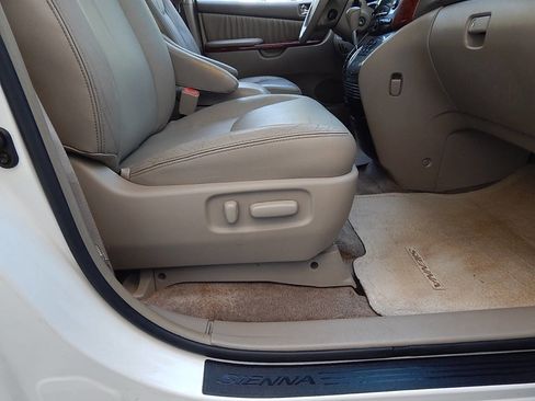 Used 2005 Toyota Sienna XLE Limited image 37