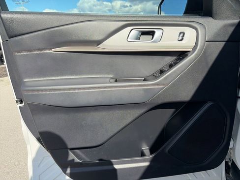 Used 2025 Ford Explorer Active w/ Active Comfort Package image 13