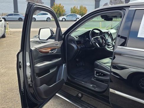 Used 2019 Cadillac Escalade Premium Luxury image 44