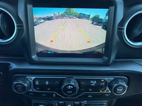 Used 2023 Jeep Wrangler Unlimited Sahara w/ Cold Weather Group AWD/4WD image 13